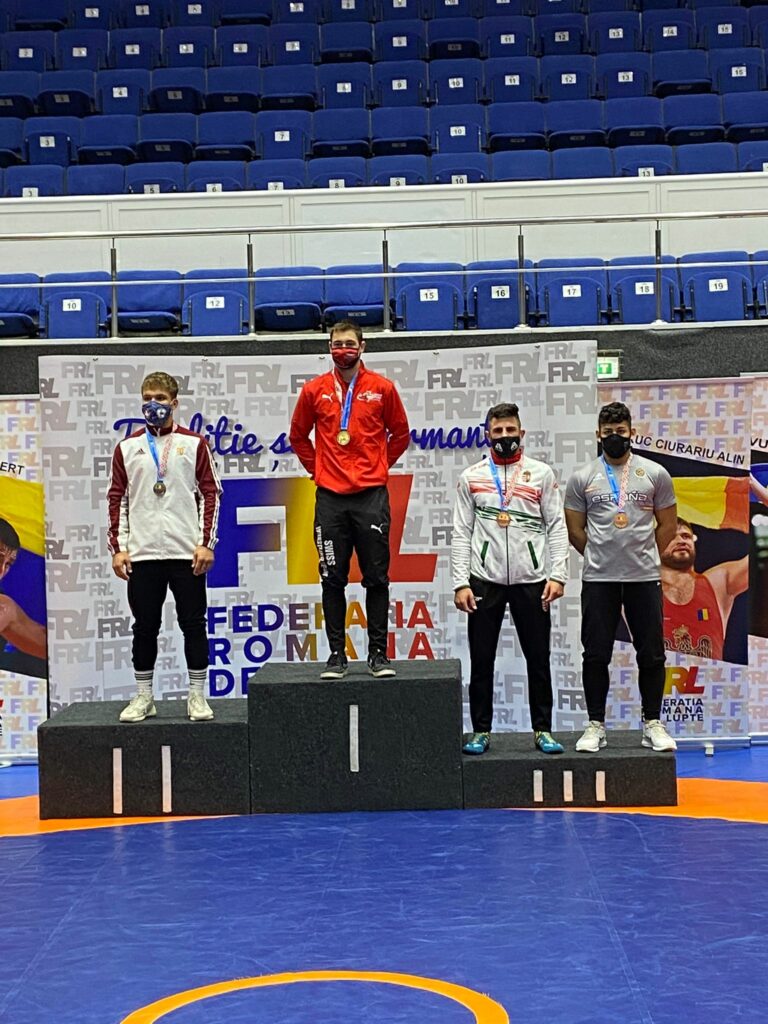 Oro y bronce en el Torneo Internacional de Lucha