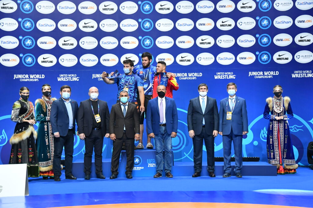 Éxitos en el Campeonato Mundial Junior de Lucha en Ufa Rusia
