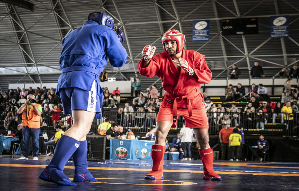 El sambo, a por medallas en el Mundial senior de Armenia